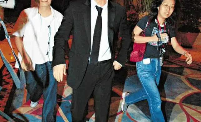 田啟文分享他經「如花」李健仁介紹而開始跟隨周星馳做幕後工作及拍戲，後期因周星馳妹妹辭任貼身助手一職田啟文就頂上。