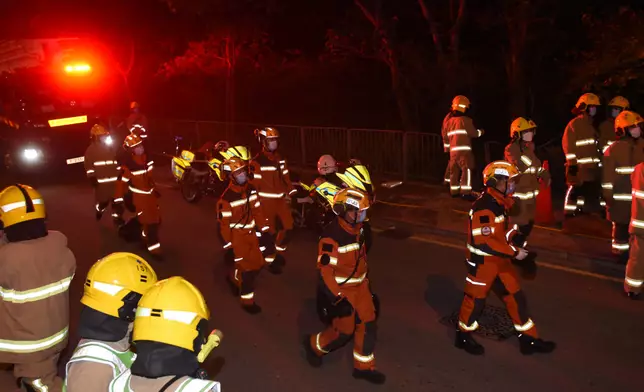 消防員在場救援。