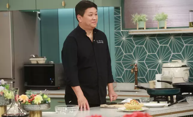 第二集《香港飯局》邀請到星級名廚李文星師傅主理飯局。