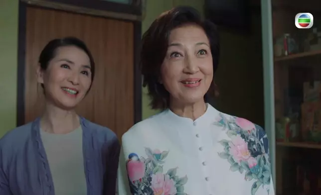 區靄玲（左）、馬海倫