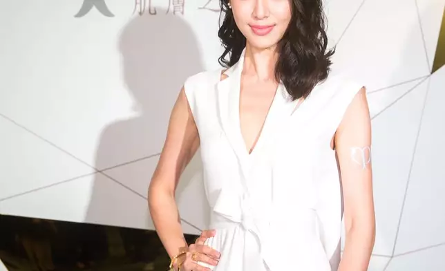 白歆惠以模特兒身分出道，後來轉戰演戲，參與過不少戲劇演出。