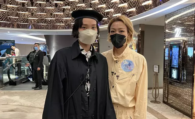 Sammi與談善言。