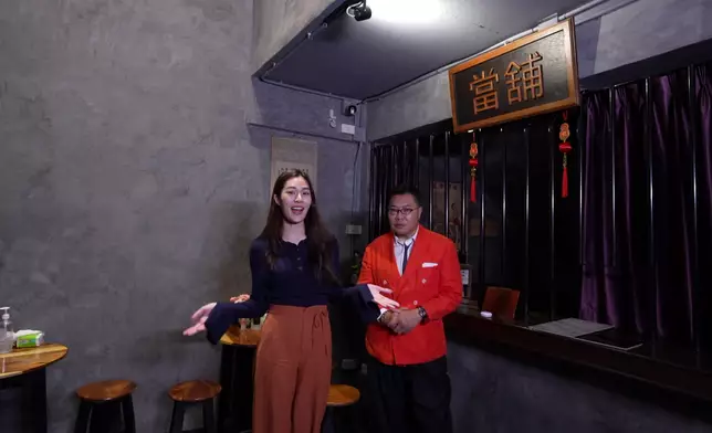 「叉燒姐」帶大家光顧神秘店舖，內裏乾坤2月10日晚揭曉。