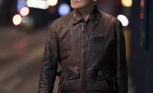 分享今次重新演繹《日出時讓街燈安睡》獨唱版的心情。