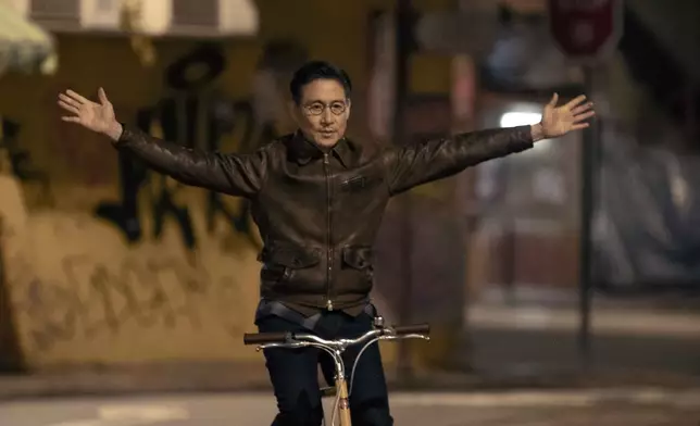 學友因路面不平整摔車跌倒，幸好沒有受傷！