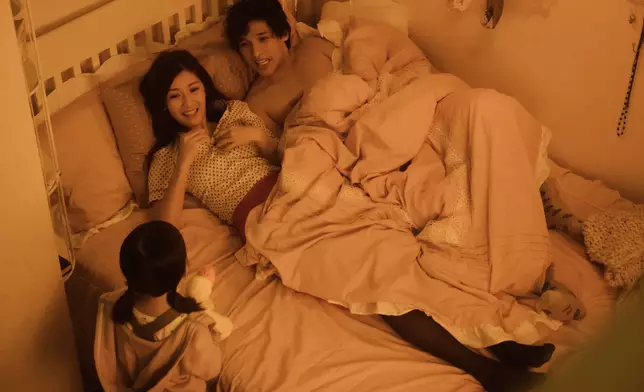 最後竟被囡囡撞破。