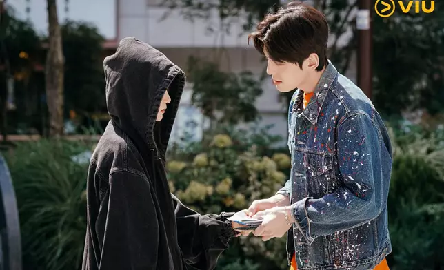 金達將成為男團經理人，更與倫布里展開了一段糾纏不清的關係（黃Viu提供劇照）