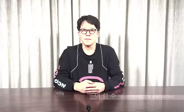 SM娛樂代表、李秀滿的姪子李成洙於網上以影片形式公開李秀滿的惡行（網上截圖）