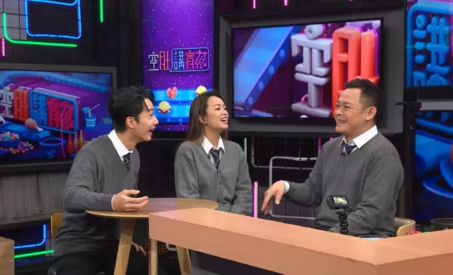 2月22日晚播出的一集，3位主持大談年少初戀經歷。