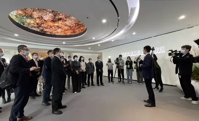 香港傳媒高層大灣區參訪團考察河套深港科技創新合作區。本網記者攝
