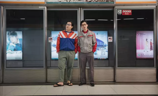 陳湛文（右）伙拍肥腸（徐浩昌）（左）為港鐵拍攝廣告。