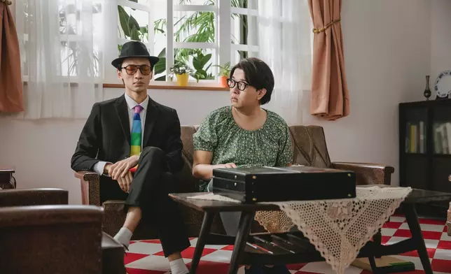 陳湛文與肥腸重演《國產零零漆》經典場面。