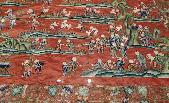 清代《百子嬰戲圖軟鍛掛件》(局部) (資料圖片)