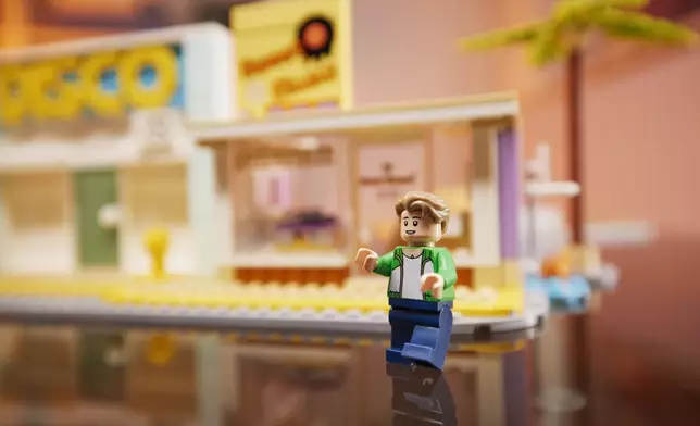 BTS的人仔穿梭各個MV場景（LEGO提供圖片）
