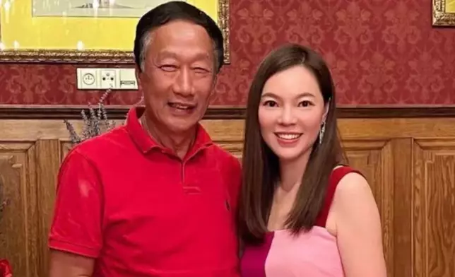 72歲台灣前首富郭台銘近日與第二任妻子曾馨瑩，一家五口到美國度假。