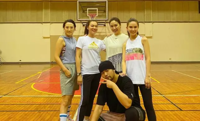 曾馨瑩與不少明星有交情。