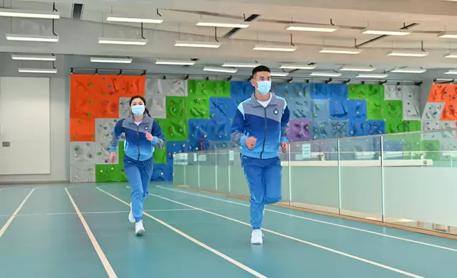 無論是投考入境事務主任或入境事務助理員的職位，考生必須通過第一關的體能測試。