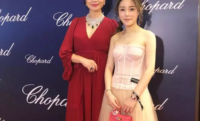 蔡天鳳於社交網分享過不少與明星的合照。