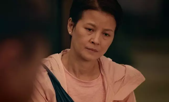 之後就諗到親自整個阿女以前最鍾意食嘅蛋糕拎過去求和，其實等候見阿女之前，佢嘅心情都十五十六，睇得出好憂慮。