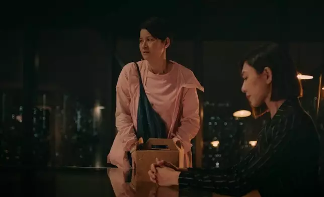 群姐其實都緊張，所以開口求和前先望一望阿仔子峰，希望子峰幫吓口。