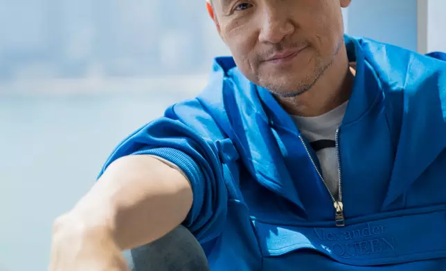 他直認有種親身經歷的強烈感觸，但並不認為是歌曲太沉重，只是希望大家要珍惜時間。