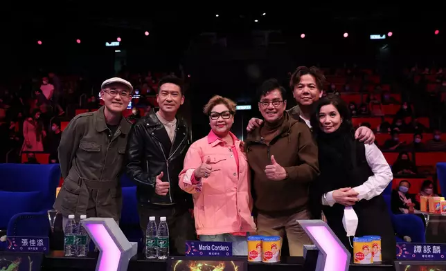 周國豐（左起）、張佳添、肥媽、譚詠麟、伍仲衡、韋綺姍