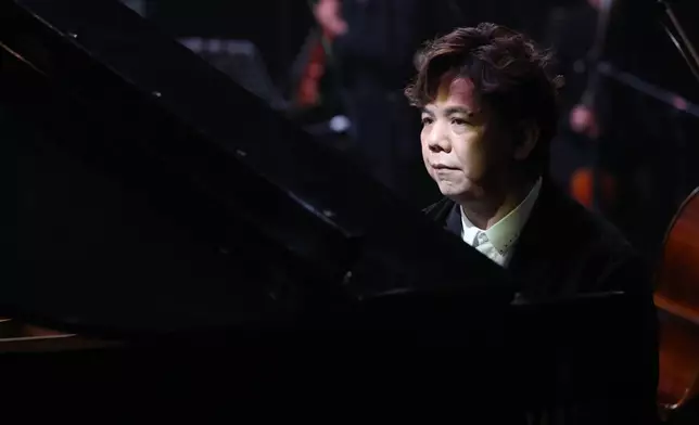 伍仲衡為《不再猶豫》重新編曲。