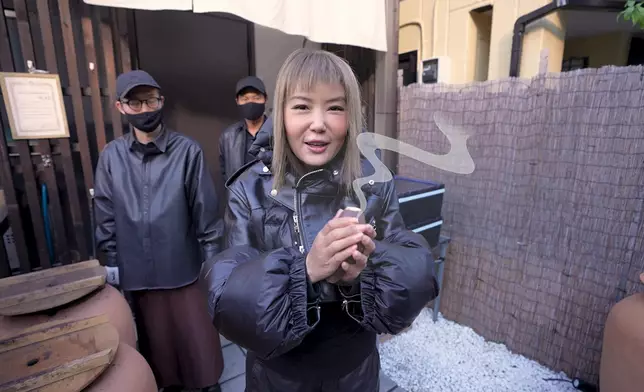 Helen話手執蕃薯好過用暖包。