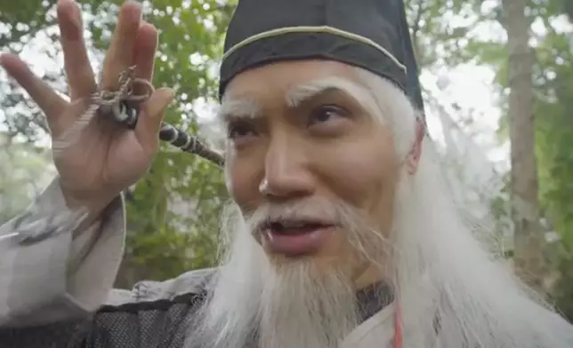 黃建東呢位周公拎住個陀錶四周圍逼人瞓覺。