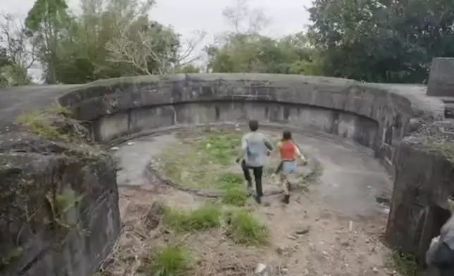 「瞓鬥CP」奪命狂奔。