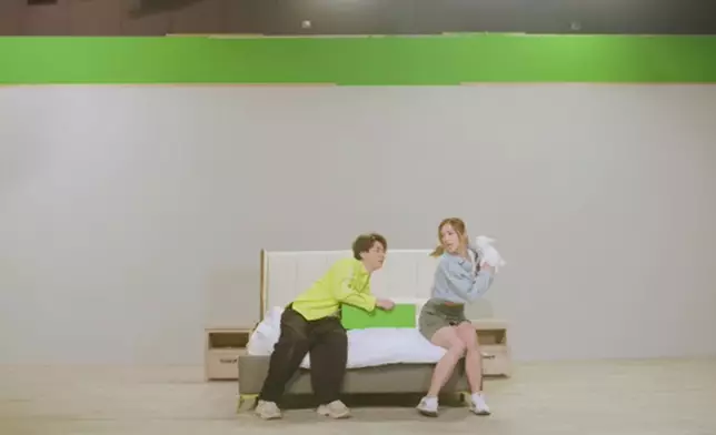 兩人又返回現實繼續「瞓鬥」，挑戰贏取至少港幣十萬元的獎金獎品。