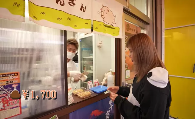 第一站是一盒六粒可樂餅收費300 yen（17.6港元）。