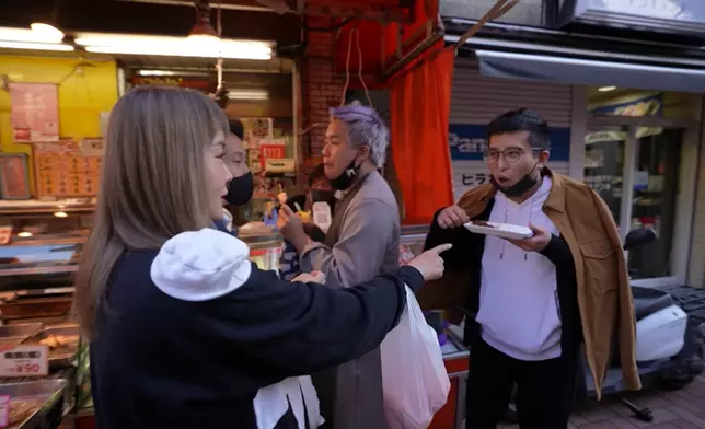 非常好味的串燒，吸引到攝製隊齊齊食。