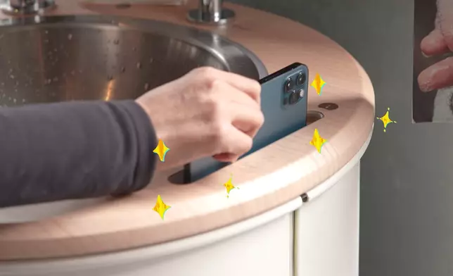 東京街頭洗手及消毒電話的設施。