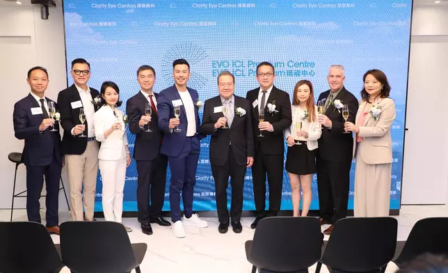 他表示終於擺脫視力問題帶來的壓力。