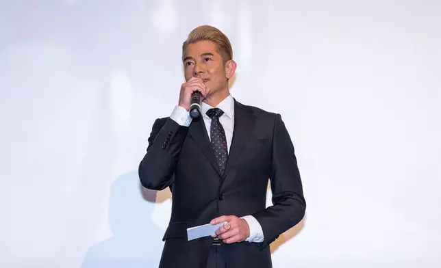 以中英文作出致謝辭。