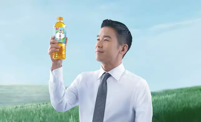 林海峰（Jan）百忙中為茶飲品牌拍廣告。
