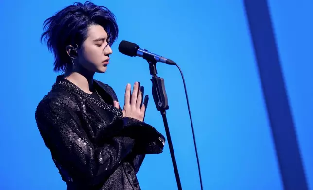 蔡徐坤2018年參加競演類綜藝節目《偶像練習生》，並以總票數第一正式出道。