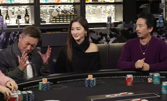 師兄直言今次賭牌不敢斜視。