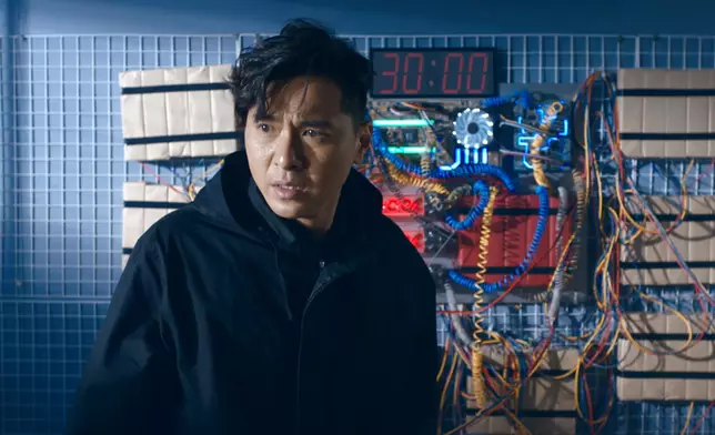 呢個打扮雖然係第二人格嘅「腹黑子恒」，但係睇眼神就知道其實係第一人格嘅「眼鏡子恒」。