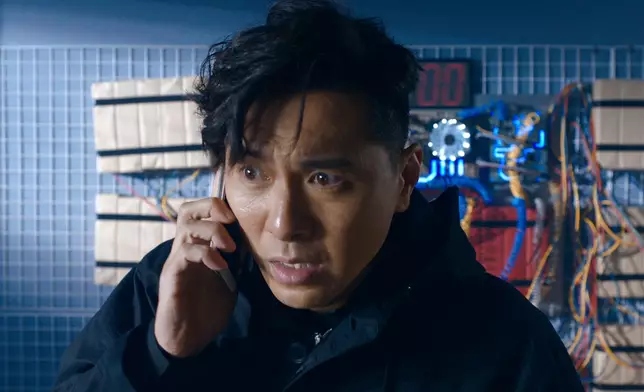 呢個打扮雖然係第二人格嘅「腹黑子恒」，但係睇眼神就知道其實係第一人格嘅「眼鏡子恒」。