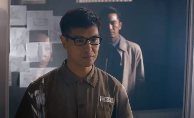 展鵬嘅演技配以別具心思嘅拍攝角度，令「探監戲份」更見張力。