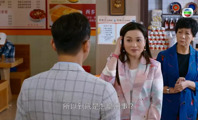 粉紅/桃紅系，留意番啲小飾物或者髮夾差唔多每個造型都唔同架。