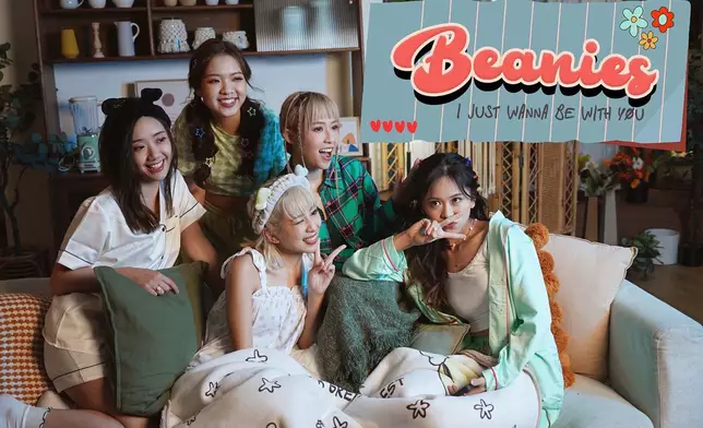 Jaime與另外四位同是「陳輝陽 x 女聲合唱」的成員組成了獨立唱作女子組合「Beanies」。