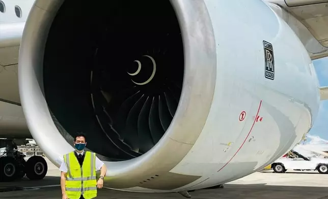 同飛機引擎合照。