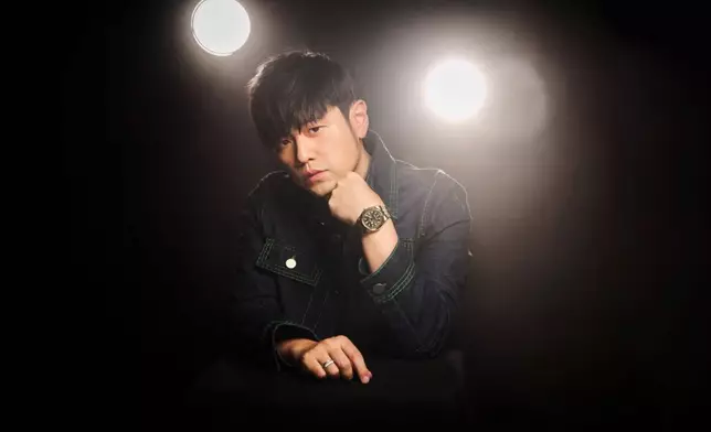 台灣歌手周杰倫憑藉專輯《最偉大的作品》（Greatest Works of Arts）榮登全球第一