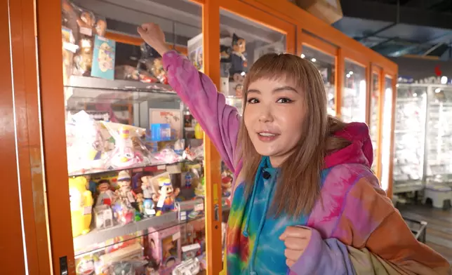 再去漫畫、玩具中古店。