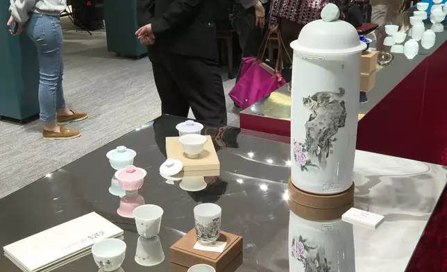 陶瓷藝術大師孫德娜的作品。