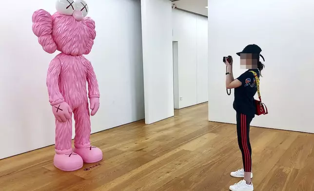 KOL家姐成日周圍影相！