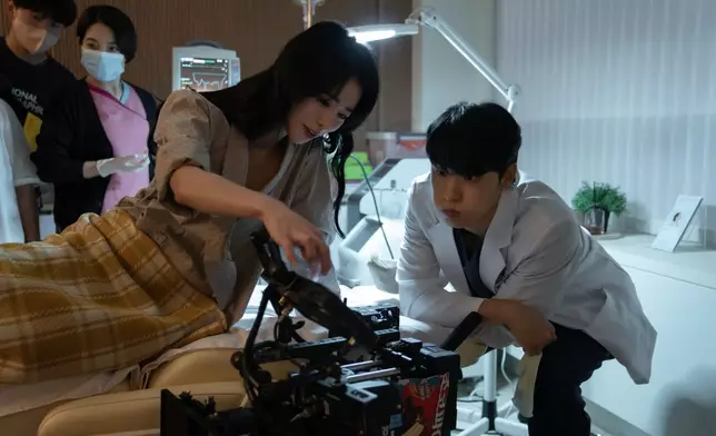 林智妍和李到晛在拍攝《黑暗榮耀》後發展姐弟戀（網上圖片）（Netflix資料圖片）